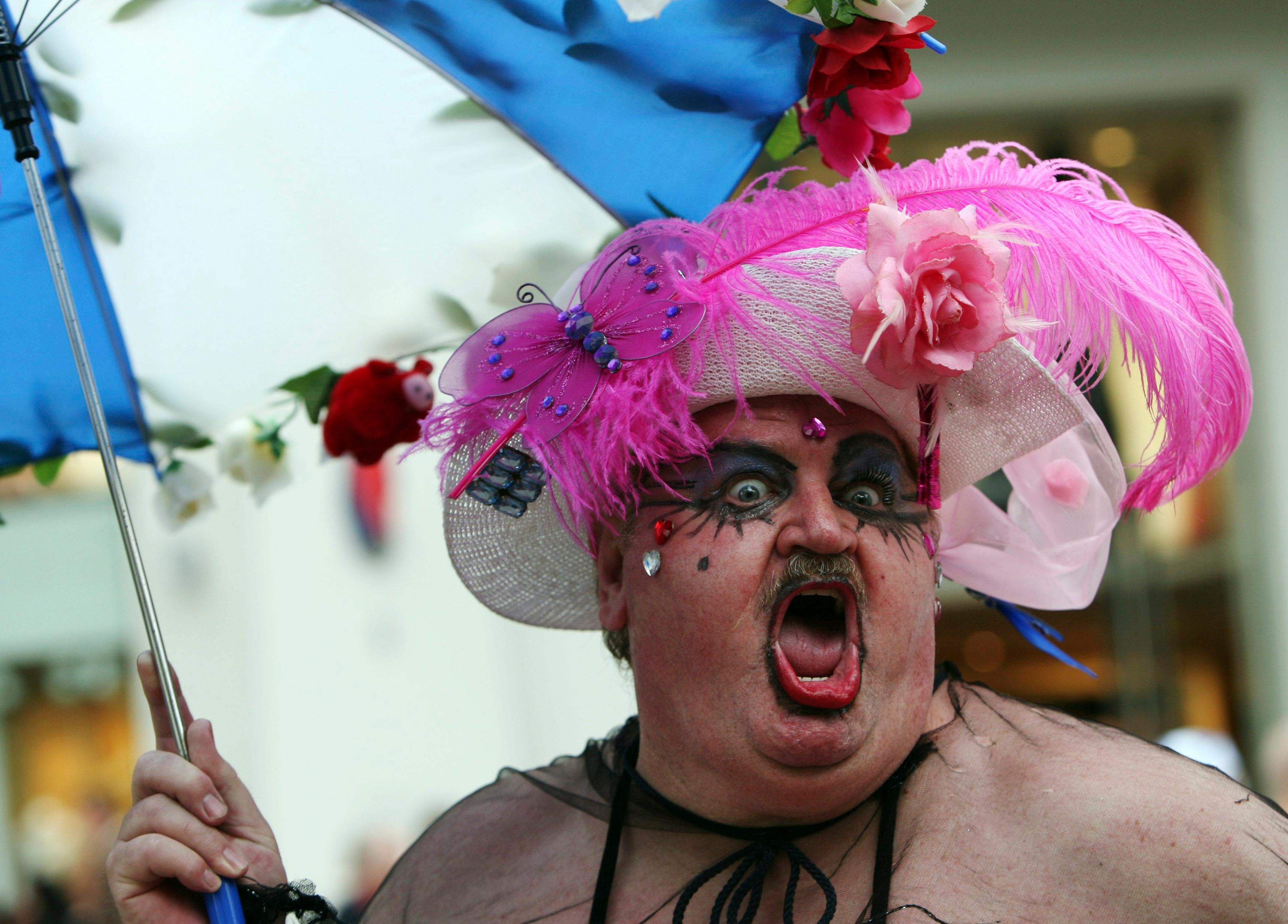 Des centaines de milliers de personnes à la Gay pride à Paris