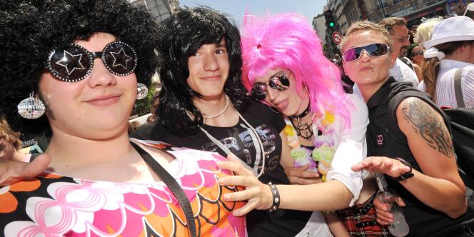 La Marche des fiertés lesbiennes, gay, bi et transsexuelles, à Paris le 27 juin 2009.