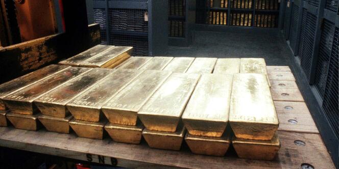 Des lingots d'or dans les coffres d'une banque.