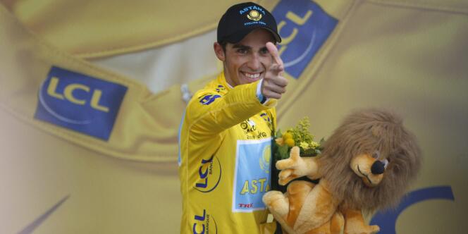 Le vainqueur du Tour 2010, Alberto Contador, rejoint l'équipe danoise Saxo Bank.