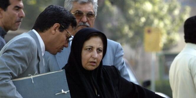 Abdolfattah Soltani, avocat des droits de l'homme iranien, avec la Prix Nobel de la paix Shirin Ebadi, en juillet 2004.