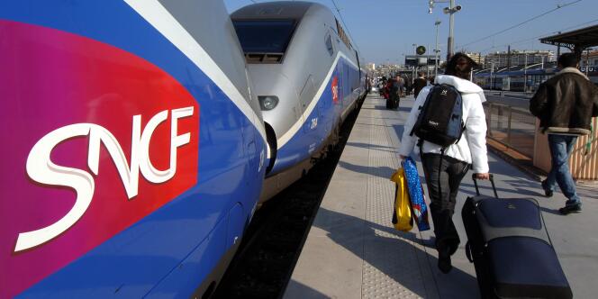 La loi sur la réforme ferroviaire, qui met fin à la séparation actuelle entre Réseau ferré de France (RFF) et la SNCF, a été publiée mardi 5 août au 