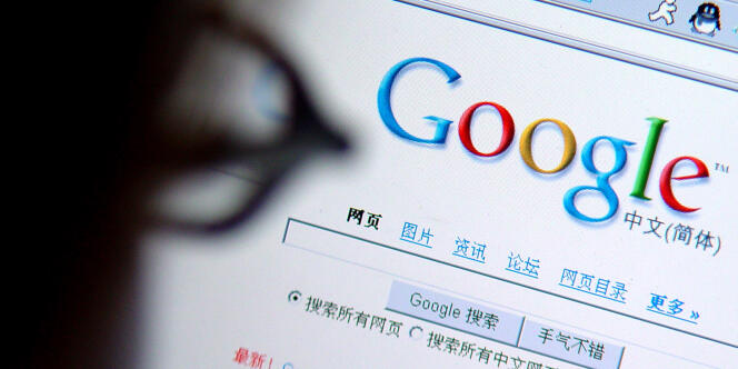 Un internaute consulte une page du moteur de recherche Google.