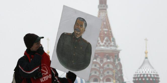 Célébration à Moscou du cent-trentième anniversaire de la naissance de Staline, le 21 décembre.