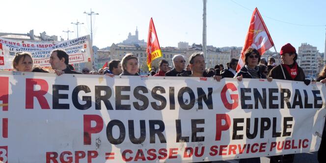 Manifestation contre la politique de Révision générale des politiques publiques (RGPP), en janvier 2010 à Marseille.
