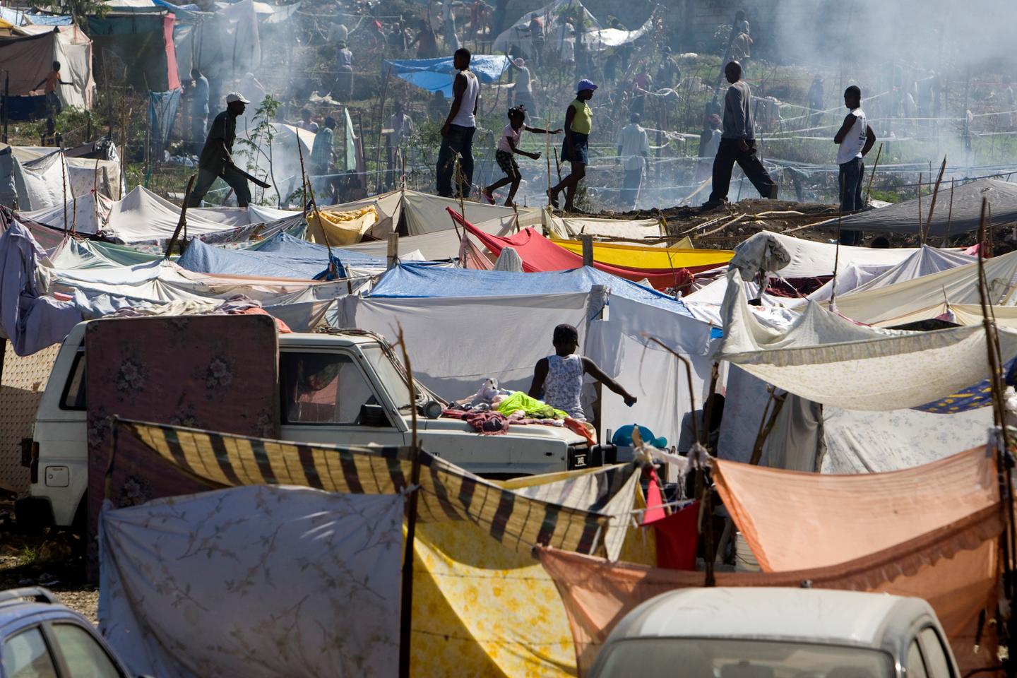 Survivre dans un camp de fortune à Port-au-Prince dévasté par le séisme