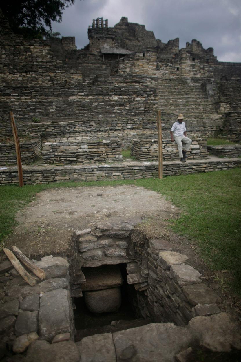 A La Recherche Des Tombes Royales Mayas Un sarcophage pour éclairer le déclin de la civilisation maya