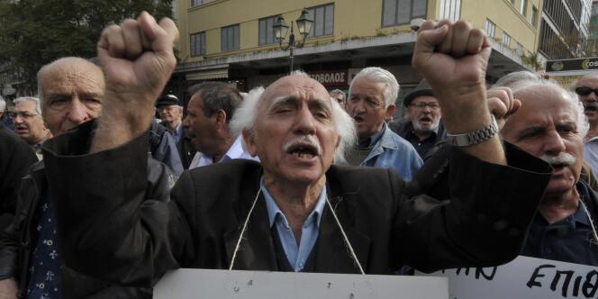 Manifestation dans les rues d'Athènes, le 3 mars 2010, à la suite du traitement de choc annoncé par le gouvernement.