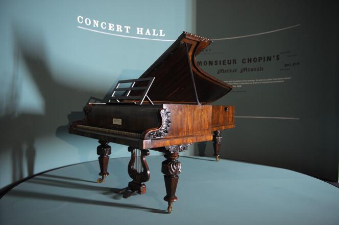 Le piano Pleyel utilisé par Frédéric Chopin, présenté à la Cité de la musique, en mars 2010.