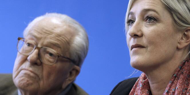 Jean-Marie et Marine Le Pen, le 15 mars 2010 à Nanterre.
