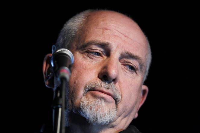 Peter Gabriel revient au front et séduit Bercy