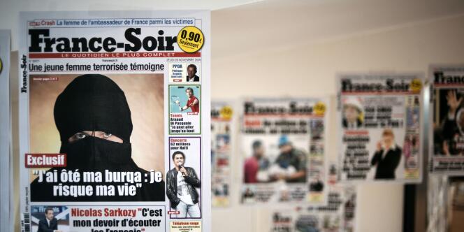 Vue d'une page du quotidien France-Soir prise le 15 mars 2010 à Paris.