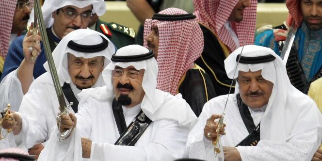 Le roi Abdallah Ben Abdel Aziz (au centre) en mars 2010.