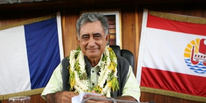Le président indépendantiste polynésien, Oscar Temaru, après son élection le 9 avril 2010 à Papeete.