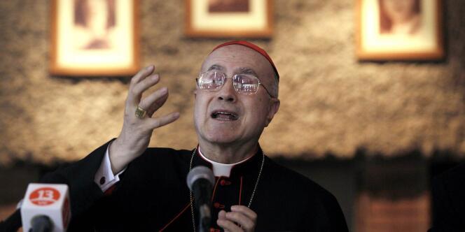 Le cardinal italien Tarcisio Bertone à Santiago, au Chili, en avril 2010.