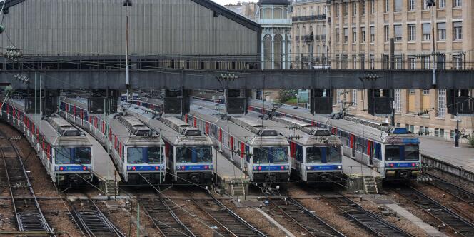 Le mouvement de grève a été reconduit mardi à la gare Saint-Lazare alors que 60 % des trains de banlieue circulaient en moyenne.