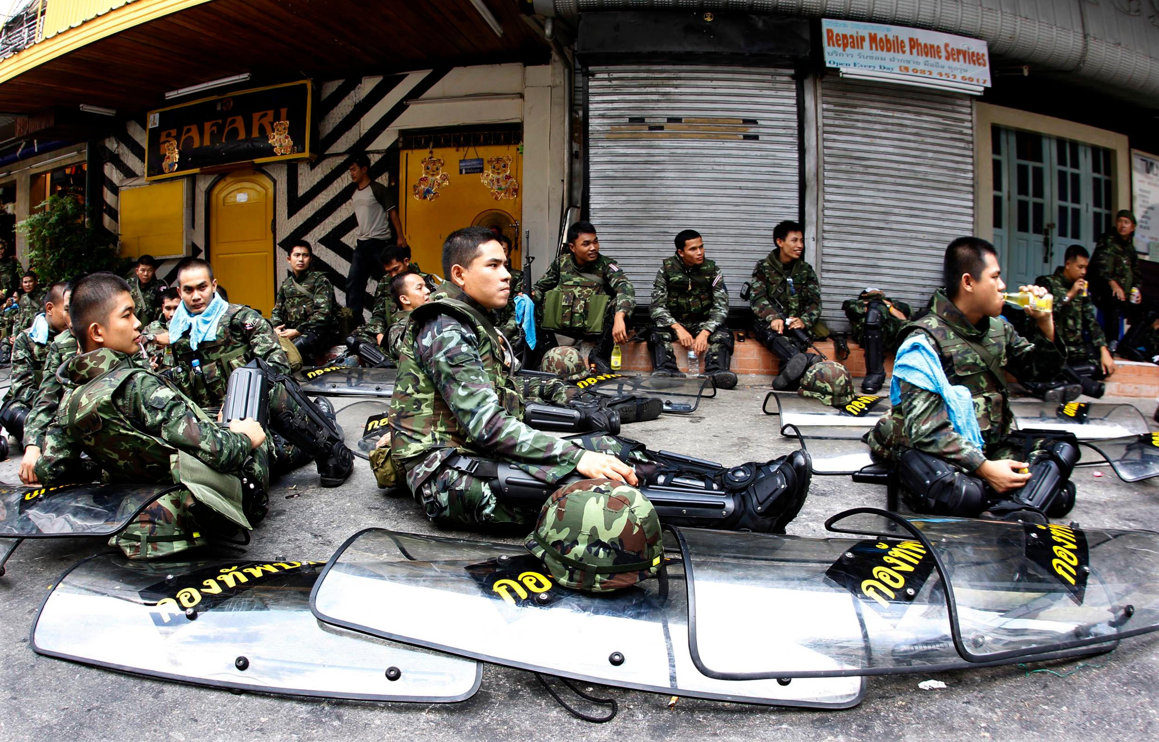 Gign Meilleur Groupe D'intervention Au Monde A Bangkok, le gouvernement et l'armée menacent d'une "intervention musclée"