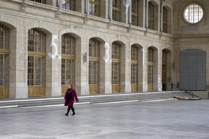 Un an et demi après son ouverture, le Centquatre réaffirme son ancrage dans le 19e arrondissement de Paris.
