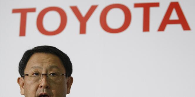  Le constructeur automobile japonais Toyota a annoncé qu'il allait réduire de moitié sa production au Japon du 10 mai au 3 juin.