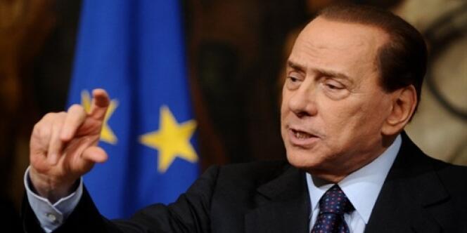 Le gouvernement de Silvio Berlusconi a approuvé, mardi 25 mai, une correction budgétaire portant sur les années 2011 et 2012 d'un montant de 24 milliards d'euros entre réduction des dépenses et recettes fiscales supplémentaires.