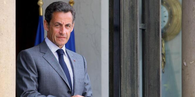 Nicolas Sarkozy sur le perron de l'Elysée à Paris en mai 2010.