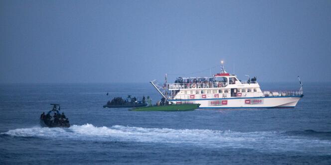 Thématique Gaza : la flottille de la discorde. Des soldats israéliens interceptent la 