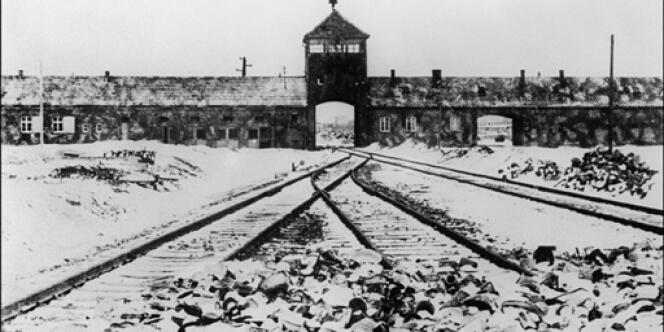 L'entrée du camp d'Auschwitz II-Birkenau.