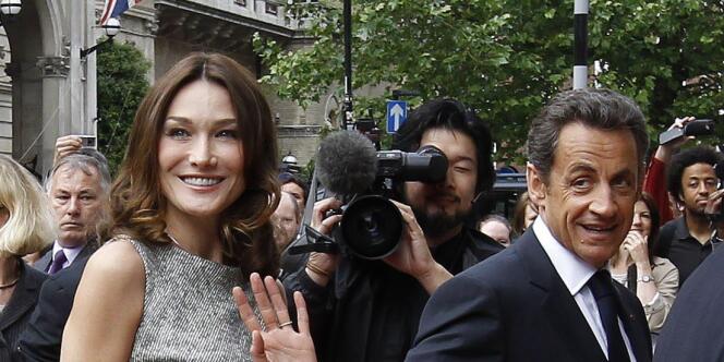 Nicolas Sarkozy et son épouse Carla Bruni, à leur arrivée à la BBC, le 18 juin 2010.