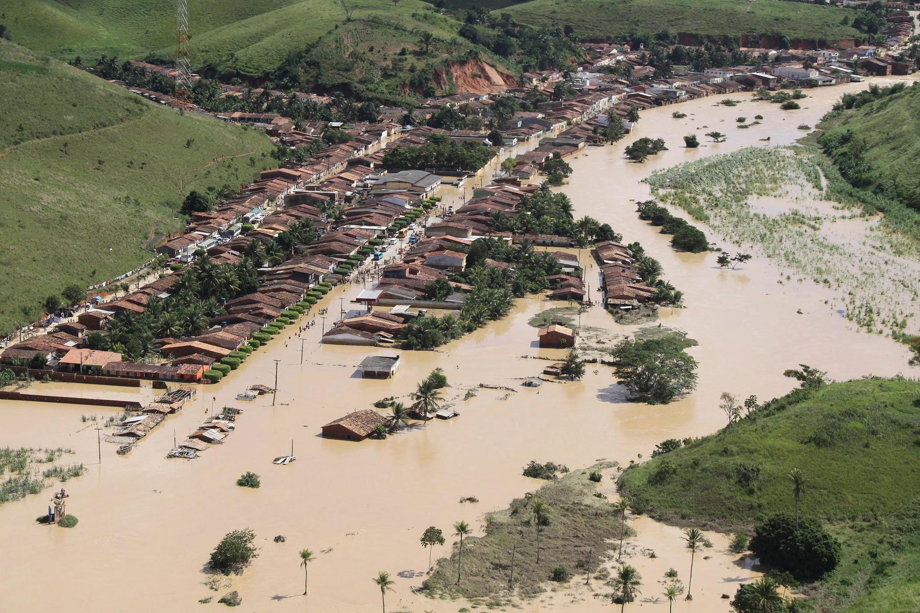 Un millier de disparus après de violentes inondations au Brésil