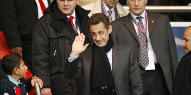 Nicolas Sarkozy au Parc des Princes pour le match PSG-Dynamo Kiev en avril 2009.
