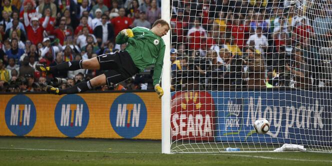 Angleterre-Allemagne, le 27 juin dernier en huitièmes de finale de la Coupe du monde. Le ballon avait bien franchi la ligne de but allemande mais le but a été refusé. 