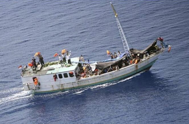 Boat people naviguant dans les eaux australiennes, en septembre 2009