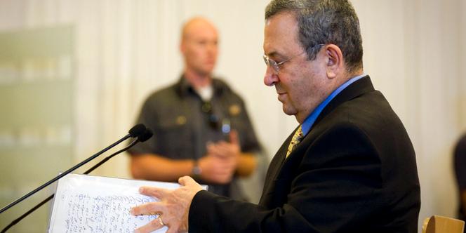 Ehoud Barak devant la commission d'enquête israélienne.