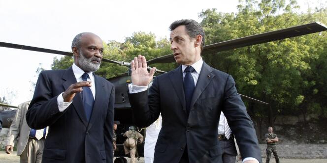 Nicolas Sarkozy en visite à Haïti le 17 février 2010.