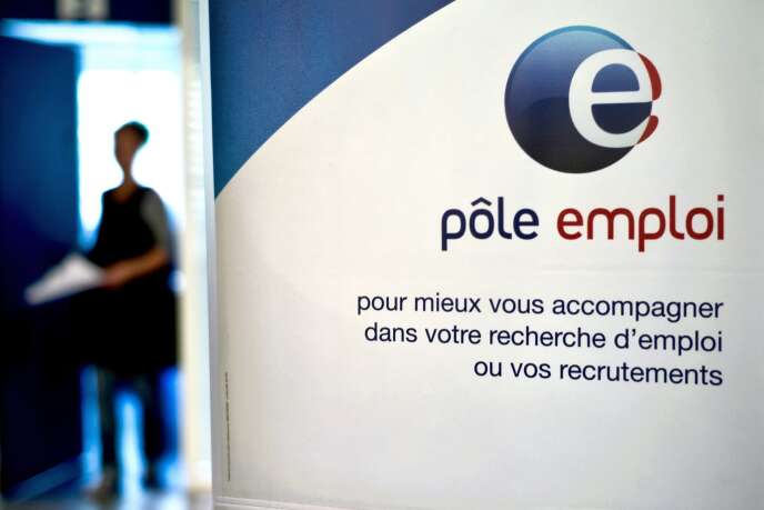 « A partir du 1er avril 2020, les indemnités chômage seront calculées non plus sur les seuls jours travaillés, mais sur le revenu mensuel du travail » (photo : dans une agence Pôle emploi à Dijon).