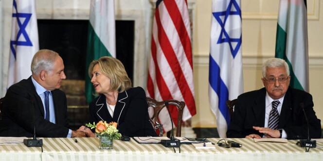 Benyamin Nétanyahou, Hillary Clinton et Mahmoud Abbas, jeudi 2 septembre à Washington.