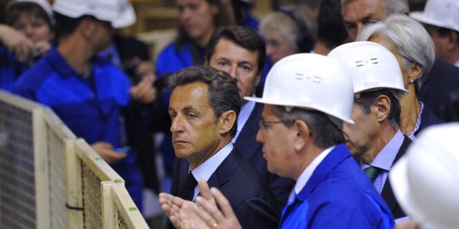 Nicolas Sarkozy devant les ouvriers du groupe métallurgique Vallourec, spécialisé dans le nucléaire, à Montbard (Côte-d'Or), le 3 septembre.