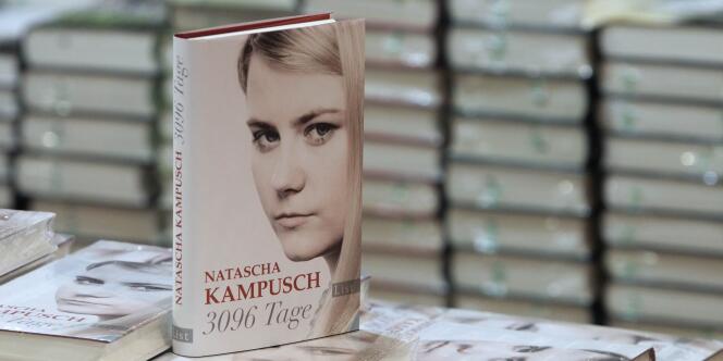 Natascha Kampusch a co-écrit ce livre, tiré à 50 000 exemplaires par la maison d'édition allemande List, avec deux femmes journalistes. Elle a prévu d'en lire des extraits au public mercredi soir dans une librairie à Vienne.
