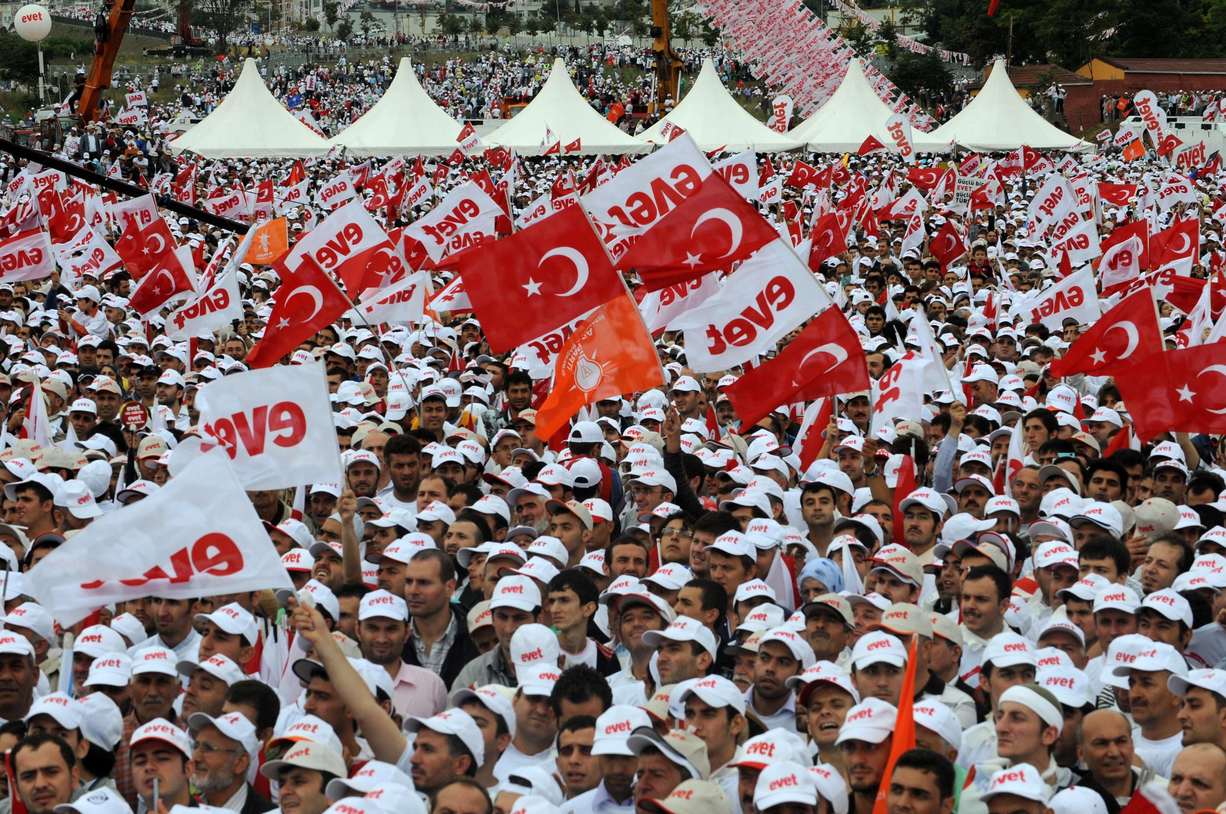 La Turquie mobilisée pour le référendum sur la Constitution