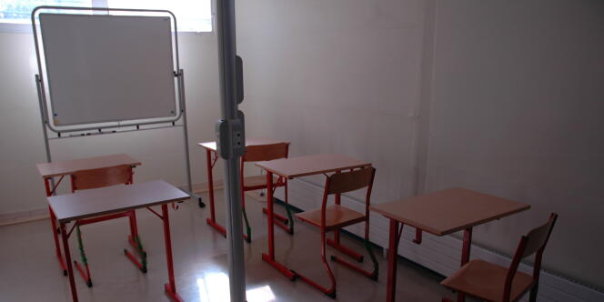 Les salles de classe ne peuvent guère accueillir plus de huit à dix élèves.
