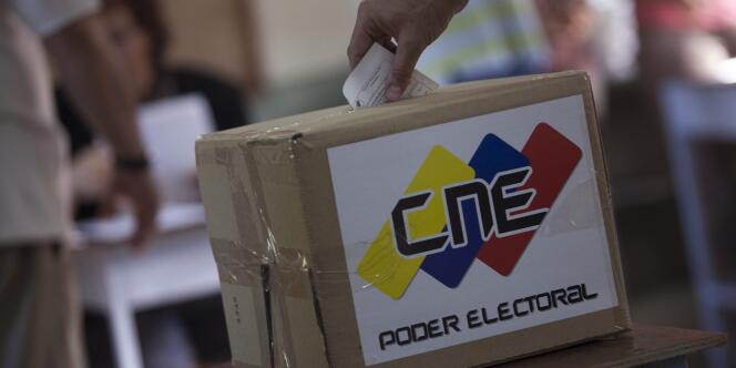 Dans un bureau de vote de Caracas, le 26 septembre 2010.