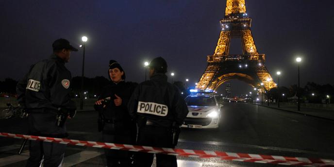 Fausse Alerte A La Bombe A La Tour Eiffel
