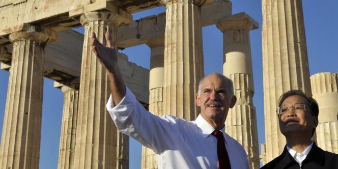 Le premier ministre grec George Papandreou et son homologue chinois Wen Jiabao, le 3 octobre 2010 à Athènes. 