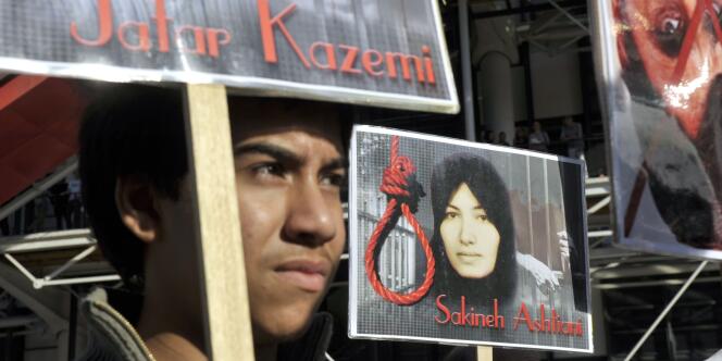 Manifestation de soutien à Sakineh Mohammadi Ashtiani en octobre 2010 à Paris, condamnée à mort en Iran pour adultère.