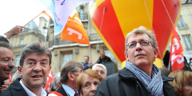 Le président du Parti de Gauche, Jean-Luc Mélenchon (à gauche), et le secrétaire national du Parti communiste , Pierre Laurent, manifestent contre la réforme des retraites le 5 octobre à Paris.