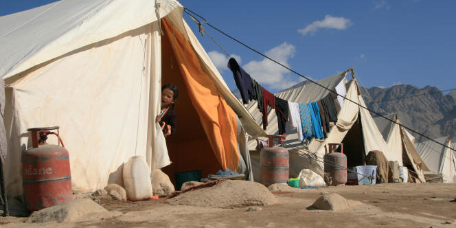 Alors que l’hiver approche, les 158 familles du campement Solar Colony, à Choglamsar, vivent toujours sous des tentes, dans l’attente d’une maison.