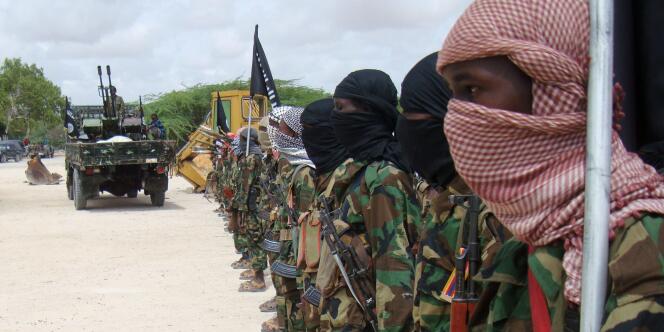 Des chabab, qui ont fait vœu d'allégeance à Al-Qaida, à Mogadiscio, en octobre 2010.