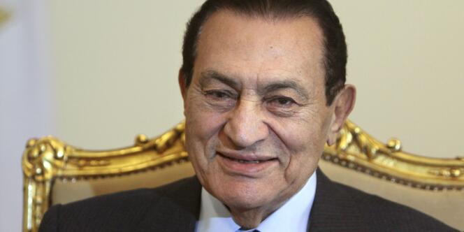 Hosni Moubarak, 82 ans, avait succédé à Anouar El Sadate en 1981.