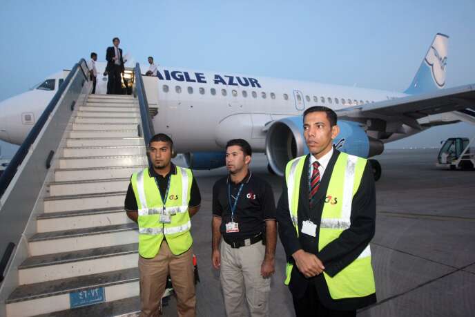 Dimanche 31 octobre 2010, un avion de la compagnie française Aigle Azur à l'aéroport international de Bagdad.