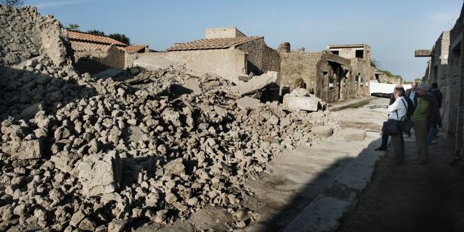 Les ruines de la Maison des gladiateurs à Pompéi après son effondrement, le 7 novembre 2010.
